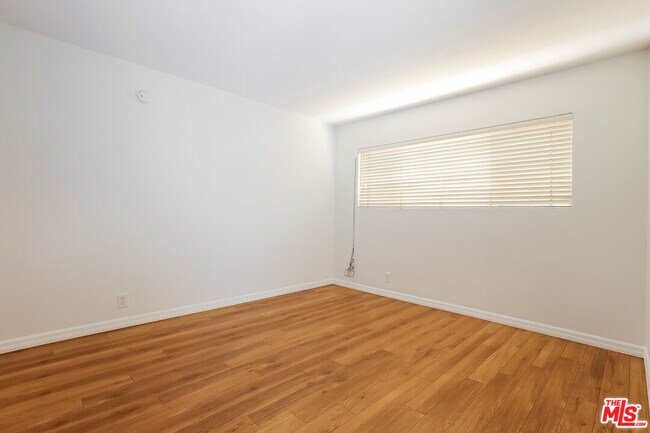 Building Photo - 1608 S Bentley Ave