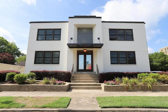 Primary Photo - 315 E 6th St