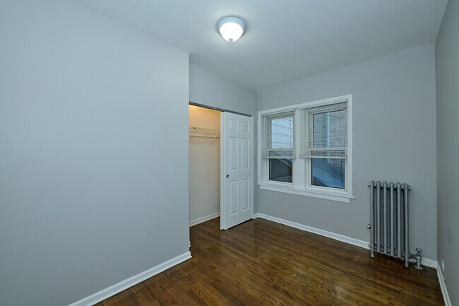 Building Photo - 6322 N Albany Ave