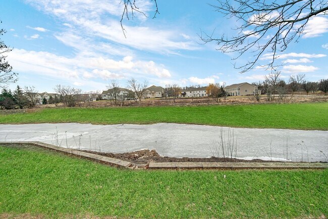 Building Photo - 2325 Summerlin Dr