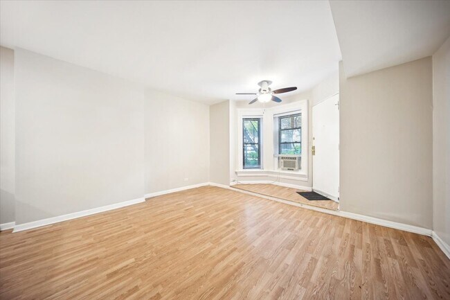 Building Photo - 750 S Oakley Blvd