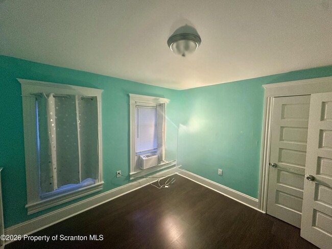 Building Photo - 916-918 Grandview St