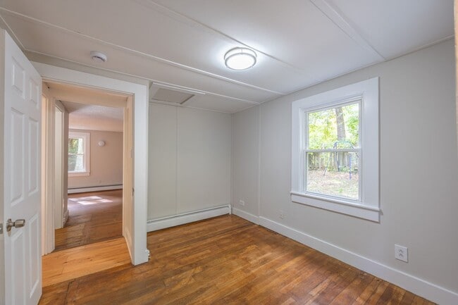Building Photo - 2 Bedroom Ranch with Scenic Setting
