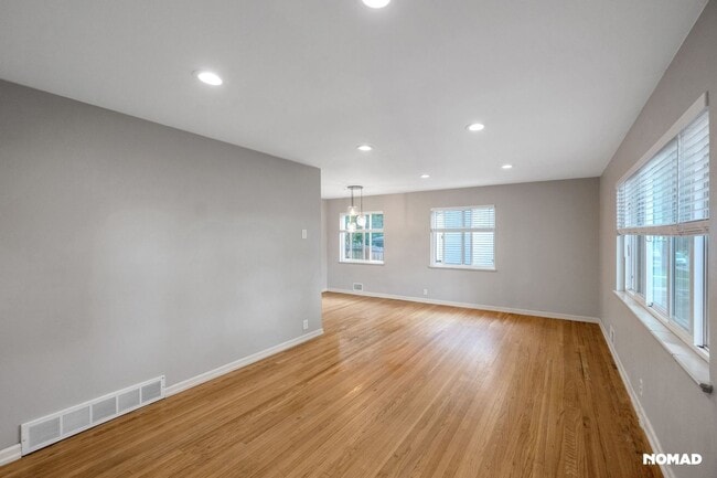 Building Photo - Spacious 3BR House in Denver