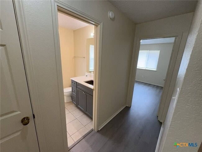Building Photo - 4303 Fawn Dr