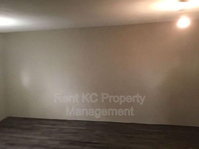 Building Photo - 6904 NW 78th St