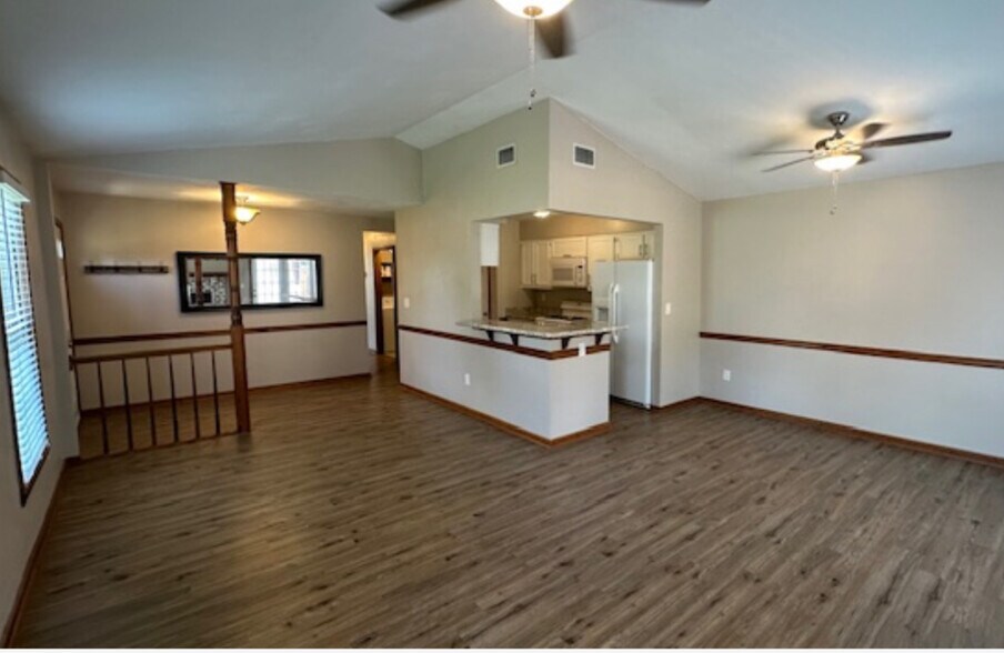 Building Photo - 1651 Sword Dancer Dr