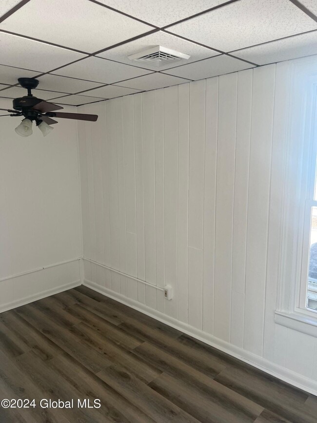 Building Photo - 405 3rd Ave