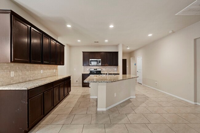 Building Photo - 3322 McDonough Way