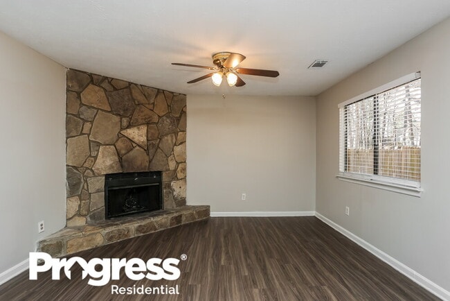 Building Photo - 792 Greenhedge Dr