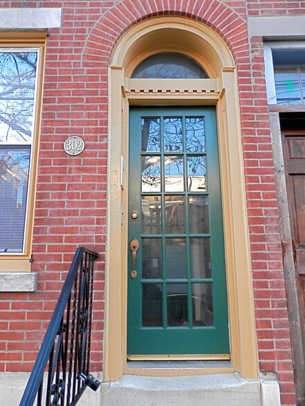 Primary Photo - 302 Dickinson St