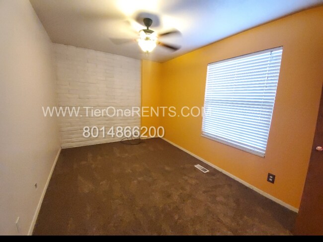 Building Photo - This property offers a NO DEPOSIT option a...