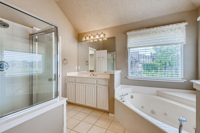 Building Photo - 5930 River Bend Dr