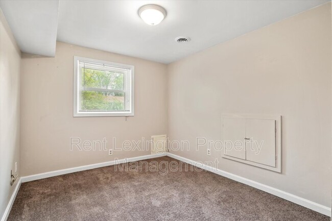 Building Photo - 2168 Jasmine Dr