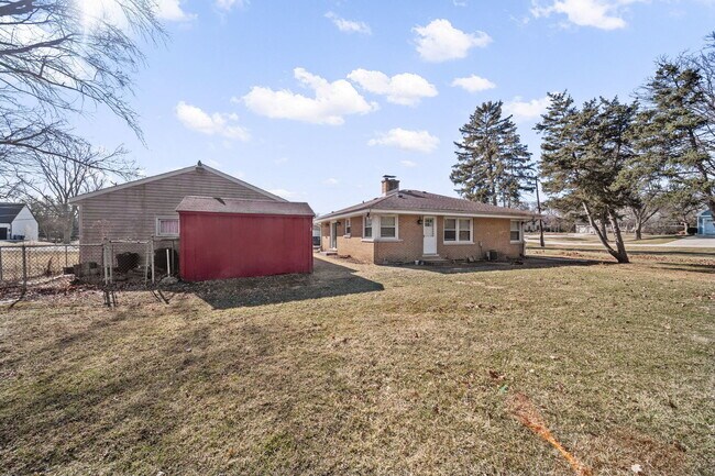 Building Photo - 22W144 Marston Ave