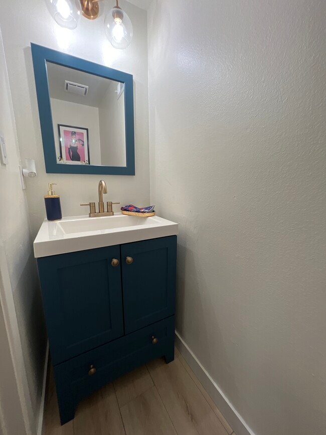 Powder room - 19355 Sherman Way