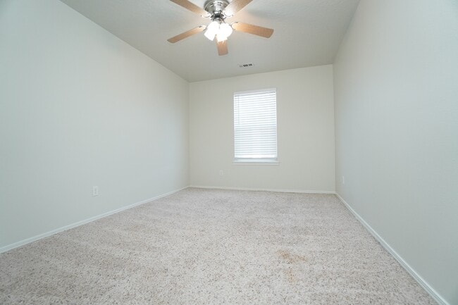 Building Photo - 16274 Silver Creek Ave