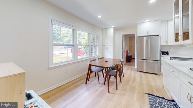 Building Photo - 5810 Helmsdale Ln