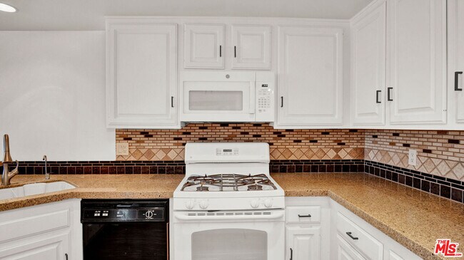 Building Photo - 263 E Sierra Madre Blvd