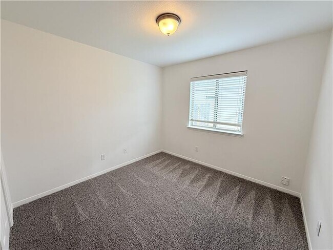 Building Photo - 531 Parkfield Ln