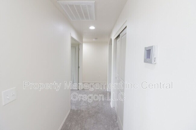 Building Photo - 3576 SW Pumice Ave