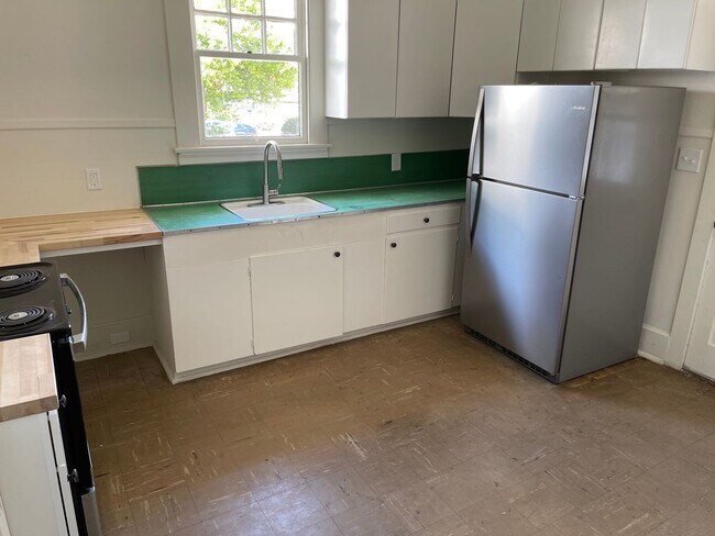 Building Photo - 908 1st Ave