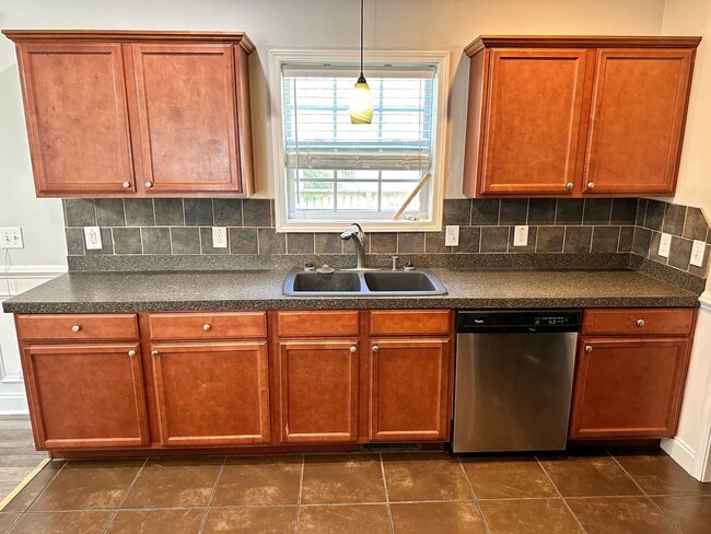 Building Photo - 103 Meadowview Rd