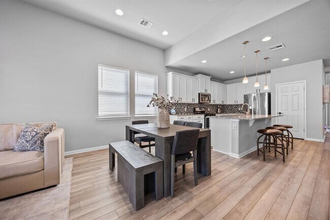 Building Photo - 313 Somerville St