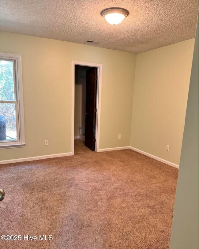 Building Photo - 133 Windsor Ct