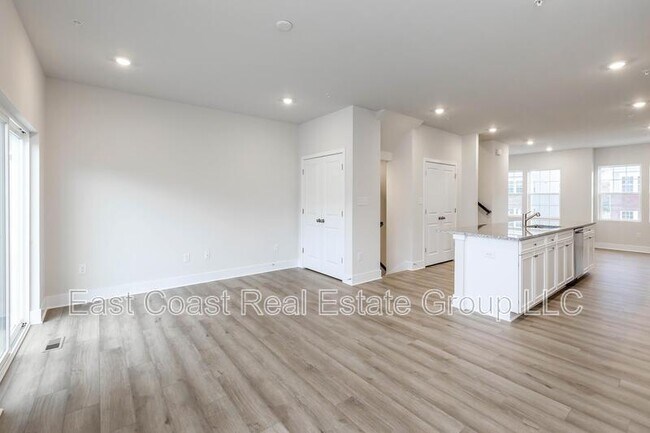 Building Photo - 2273 Marcy Dr