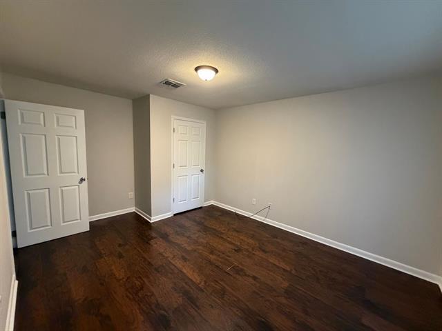 Building Photo - 1823 Southview Dr