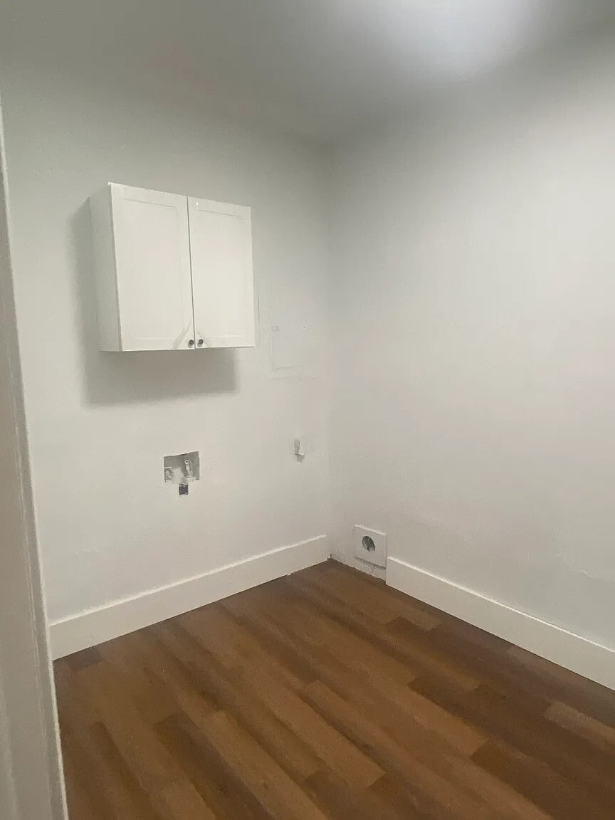 Building Photo - 1529 Basin St