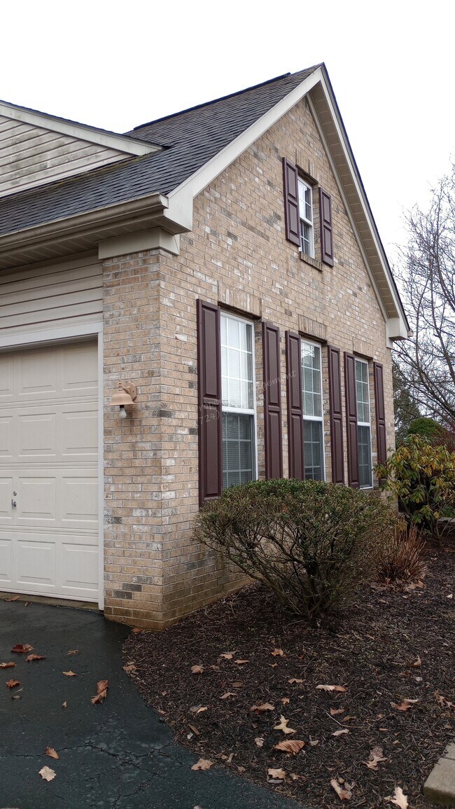 Building Photo - 709 Williamsburg Ct