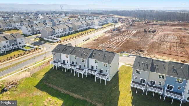 Building Photo - 569 Seeback Dr