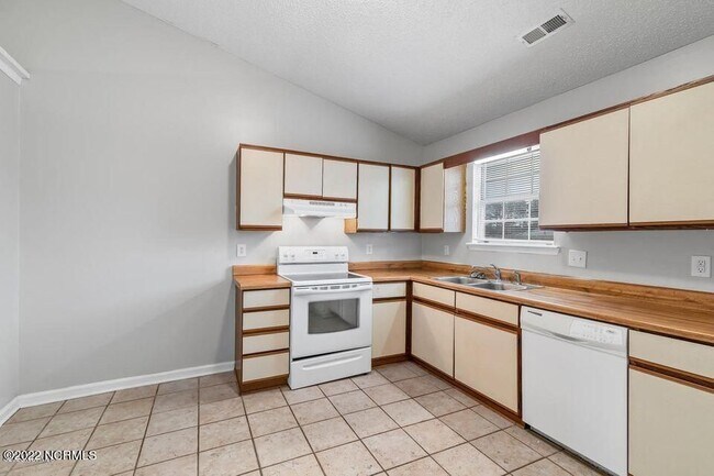 Building Photo - 424 Singletree Dr