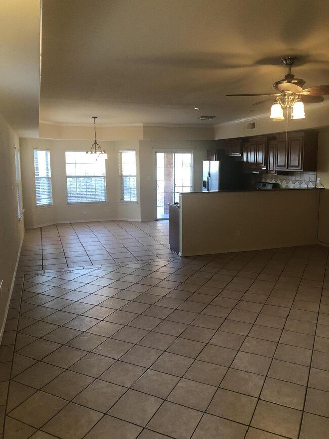 Building Photo - 7235 Royal Arms Dr