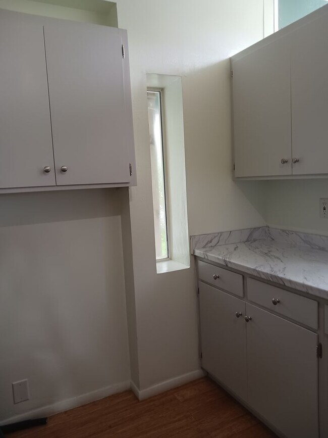 Building Photo - Duplex for RENT!