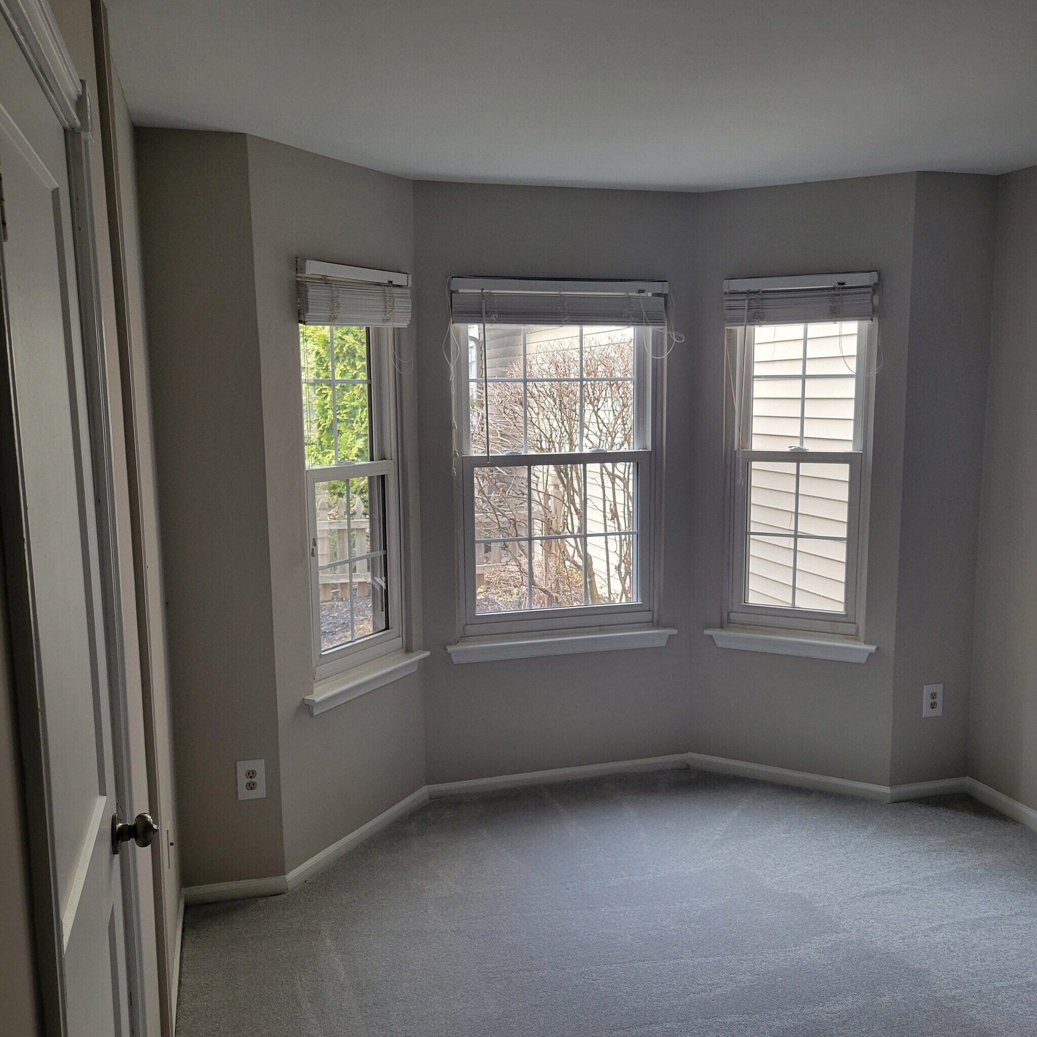 Building Photo - 84 Woodlake Dr