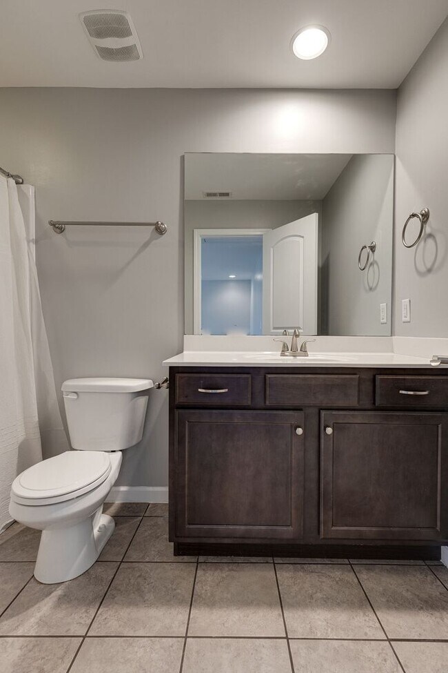 Building Photo - **Stunning 3BE/2.5BA home in a stellar nei...