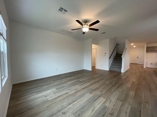 Building Photo - 433 Sebring Cir