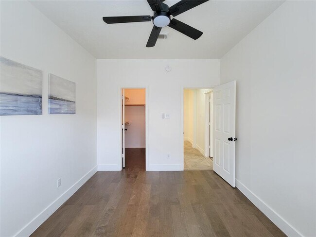 Building Photo - 218 Windrift Ct