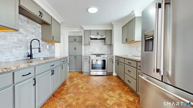 Building Photo - 108 Adams St