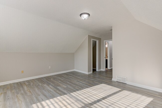 Building Photo - 7801 Autumn Creek Dr