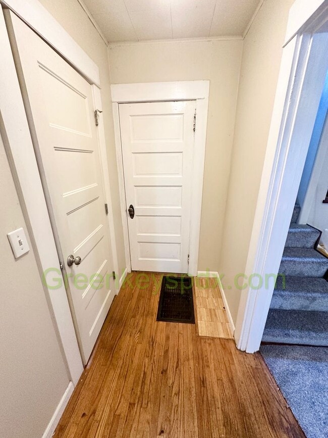 Building Photo - 3-Bedroom, 2-Bathroom House with Attached ...