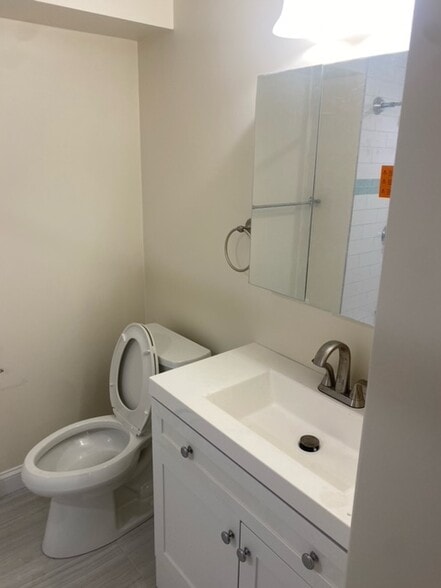 Building Photo - 520 Main St