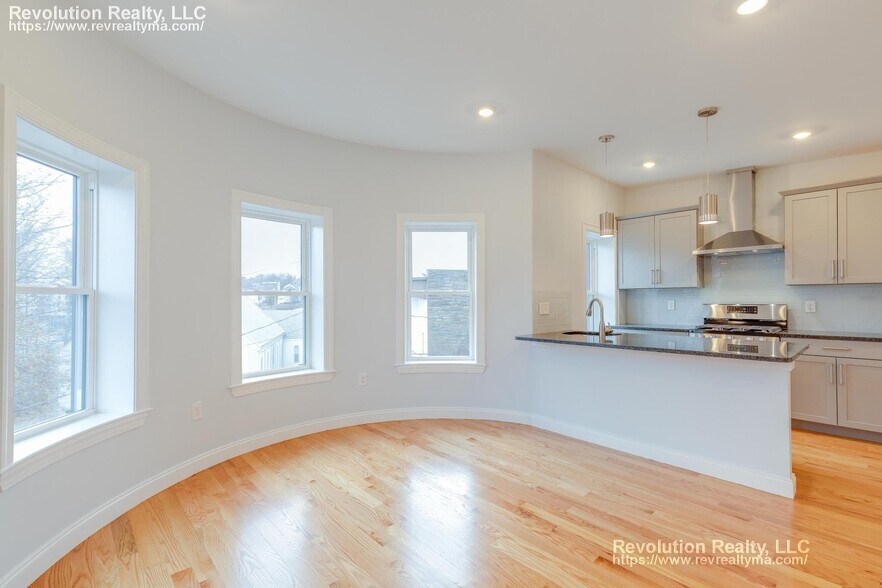 Building Photo - 15 Kenilworth St