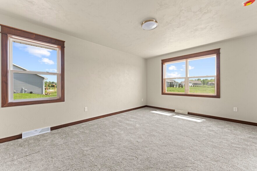 Building Photo - 5373 Pasture Ct
