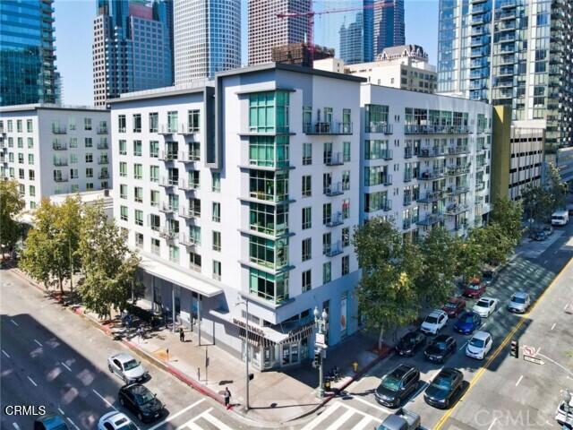 Building Photo - 645 W 9th St
