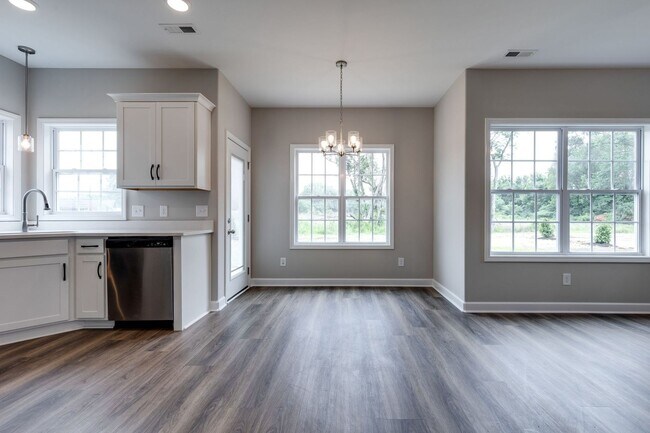 Building Photo - 4 Bedroom Dog Friendly Home For Rent Near ...