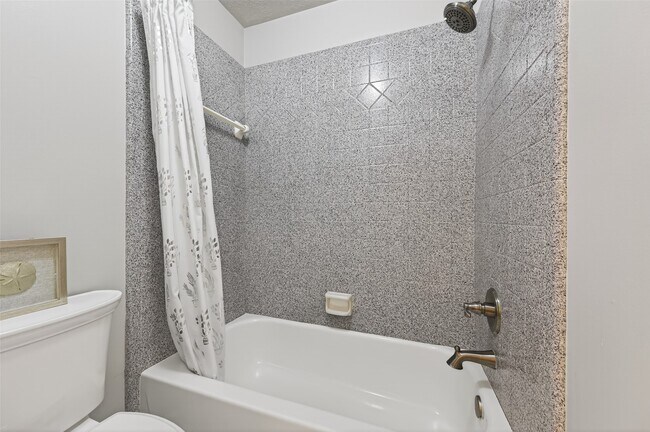 Building Photo - 6710 Creek Village Dr